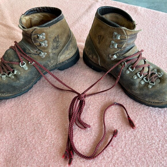 VASQUE HIKING BOOTS - size 9 1/2 - Picture 10 of 10